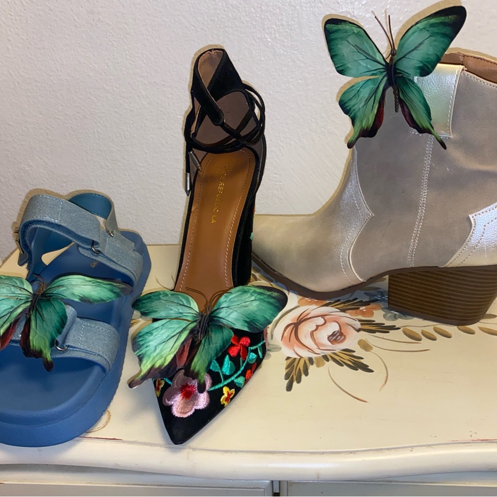 Butterfly shoe accessory clip on. You receive a pair (two butterflies)